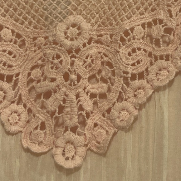 Elegant silk Peach Lace Blouse size large - Picture 2 of 8